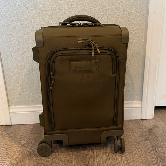 Dagne Dover Seattle Carry-On Luggage Suitcase in Dark Moss (Green) 20.5” (EUC) - Picture 6 of 13
